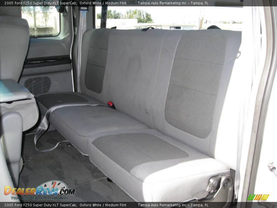 2005 Ford F250 Super Duty XLT SuperCab Oxford White / Medium Flint Photo #25