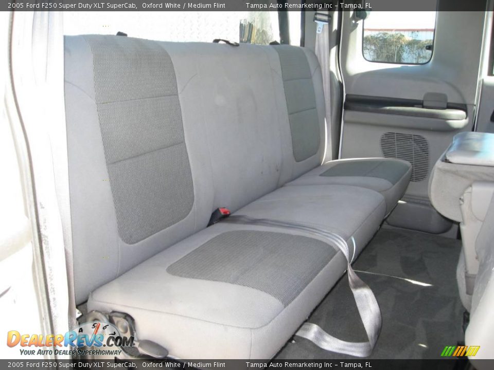 2005 Ford F250 Super Duty XLT SuperCab Oxford White / Medium Flint Photo #26