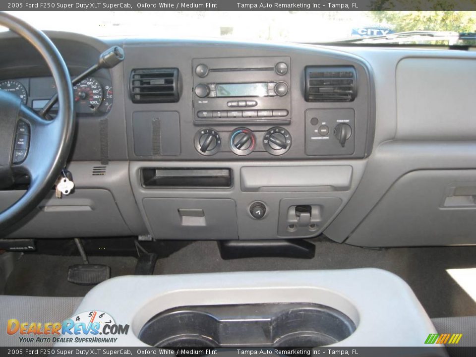 2005 Ford F250 Super Duty XLT SuperCab Oxford White / Medium Flint Photo #30