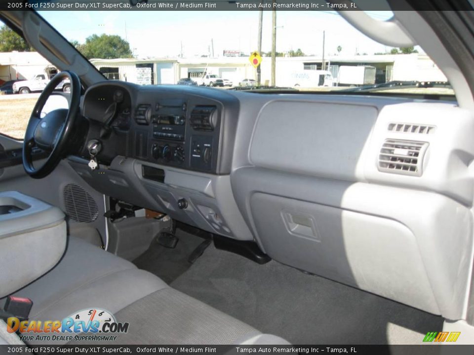 2005 Ford F250 Super Duty XLT SuperCab Oxford White / Medium Flint Photo #33