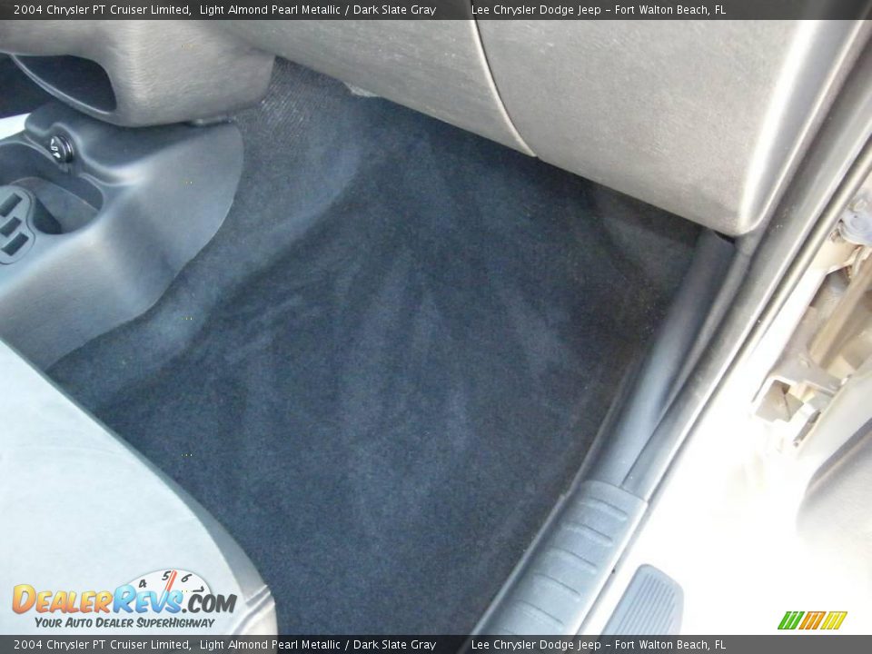 2004 Chrysler PT Cruiser Limited Light Almond Pearl Metallic / Dark Slate Gray Photo #27