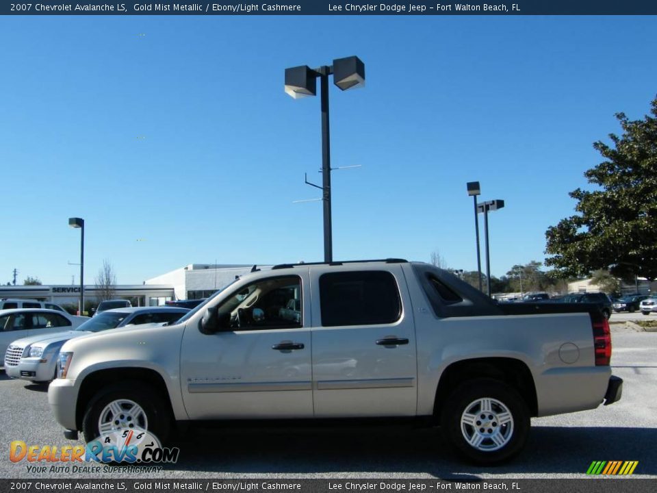 2007 Chevrolet Avalanche LS Gold Mist Metallic / Ebony/Light Cashmere Photo #2
