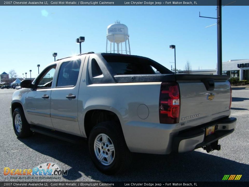2007 Chevrolet Avalanche LS Gold Mist Metallic / Ebony/Light Cashmere Photo #3