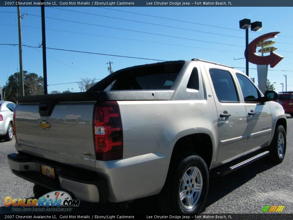2007 Chevrolet Avalanche LS Gold Mist Metallic / Ebony/Light Cashmere Photo #4