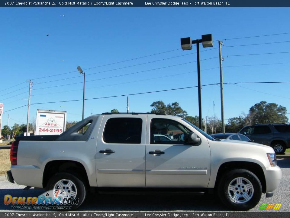 2007 Chevrolet Avalanche LS Gold Mist Metallic / Ebony/Light Cashmere Photo #5