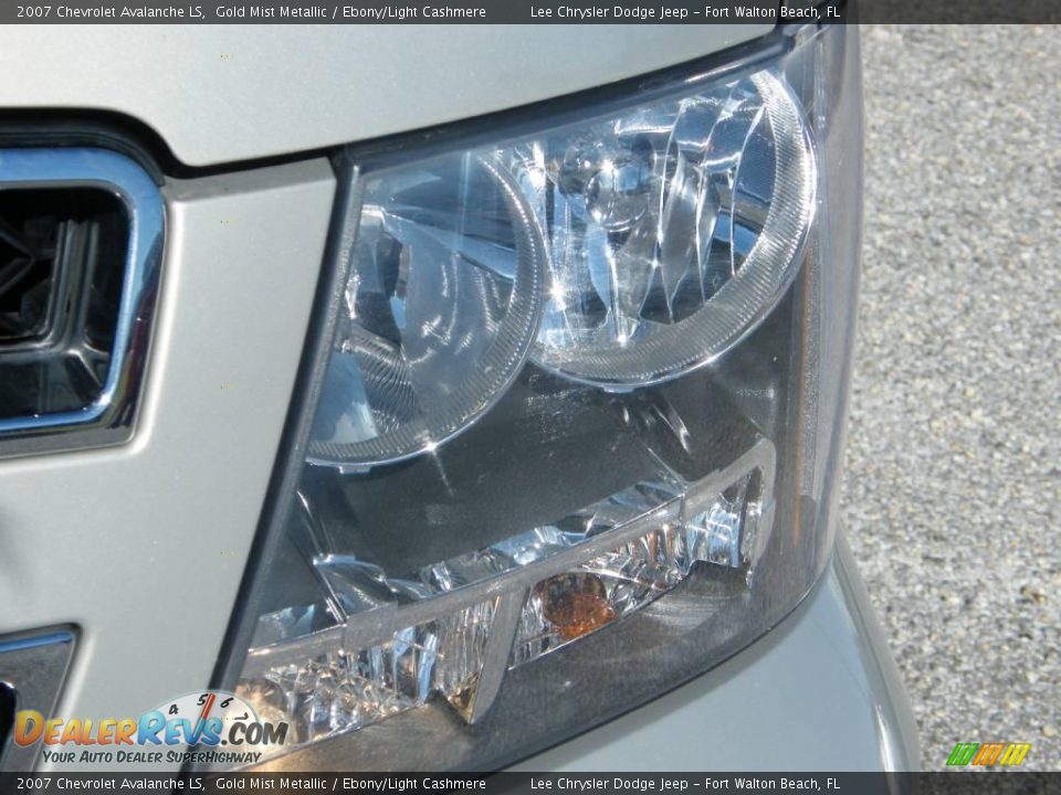 2007 Chevrolet Avalanche LS Gold Mist Metallic / Ebony/Light Cashmere Photo #8