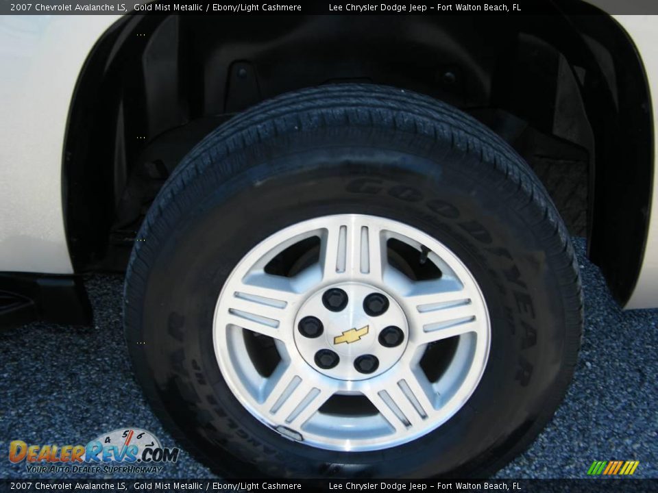 2007 Chevrolet Avalanche LS Gold Mist Metallic / Ebony/Light Cashmere Photo #10