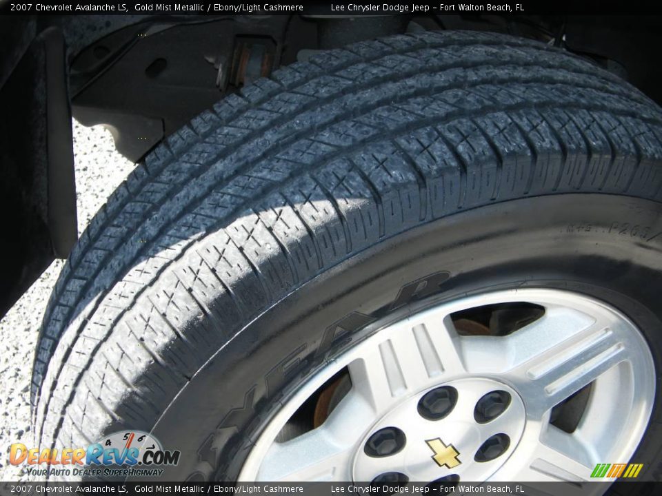 2007 Chevrolet Avalanche LS Gold Mist Metallic / Ebony/Light Cashmere Photo #11