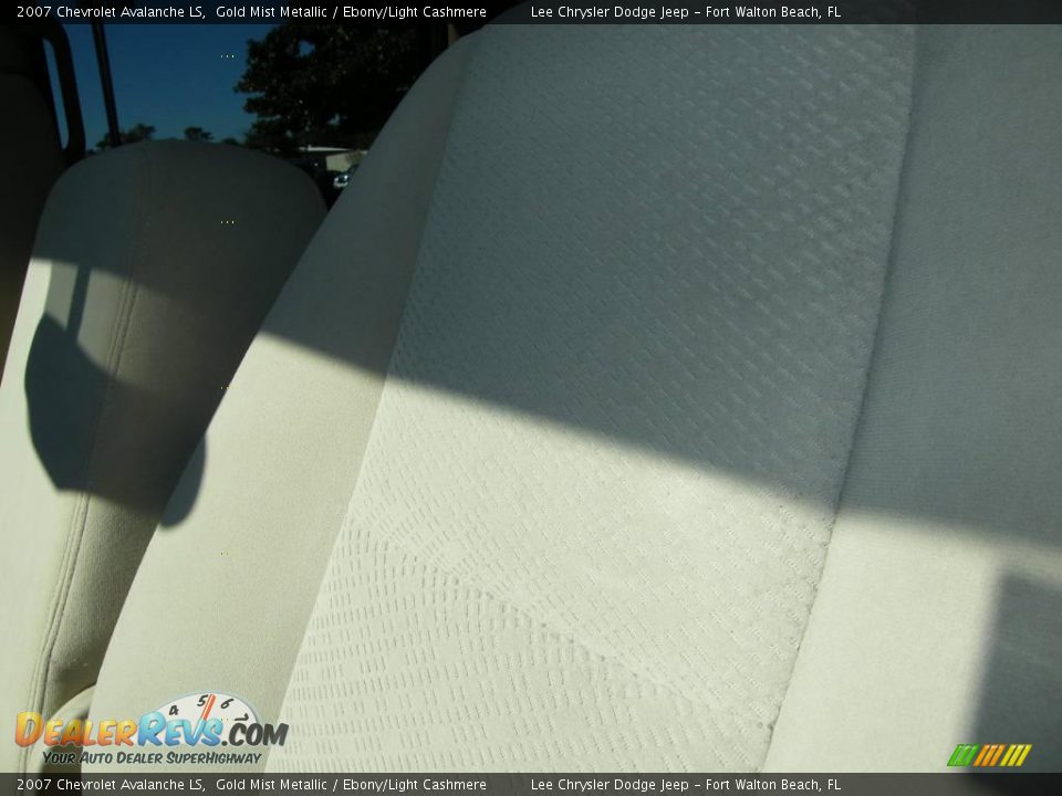 2007 Chevrolet Avalanche LS Gold Mist Metallic / Ebony/Light Cashmere Photo #14