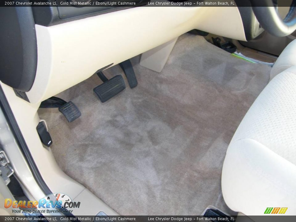 2007 Chevrolet Avalanche LS Gold Mist Metallic / Ebony/Light Cashmere Photo #15