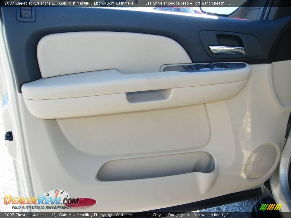 2007 Chevrolet Avalanche LS Gold Mist Metallic / Ebony/Light Cashmere Photo #16
