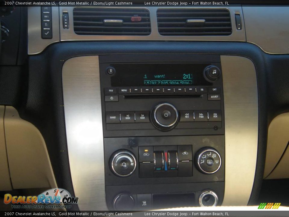 2007 Chevrolet Avalanche LS Gold Mist Metallic / Ebony/Light Cashmere Photo #19