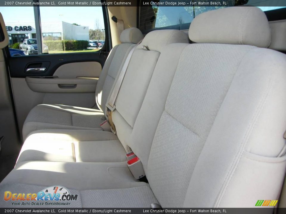 2007 Chevrolet Avalanche LS Gold Mist Metallic / Ebony/Light Cashmere Photo #20