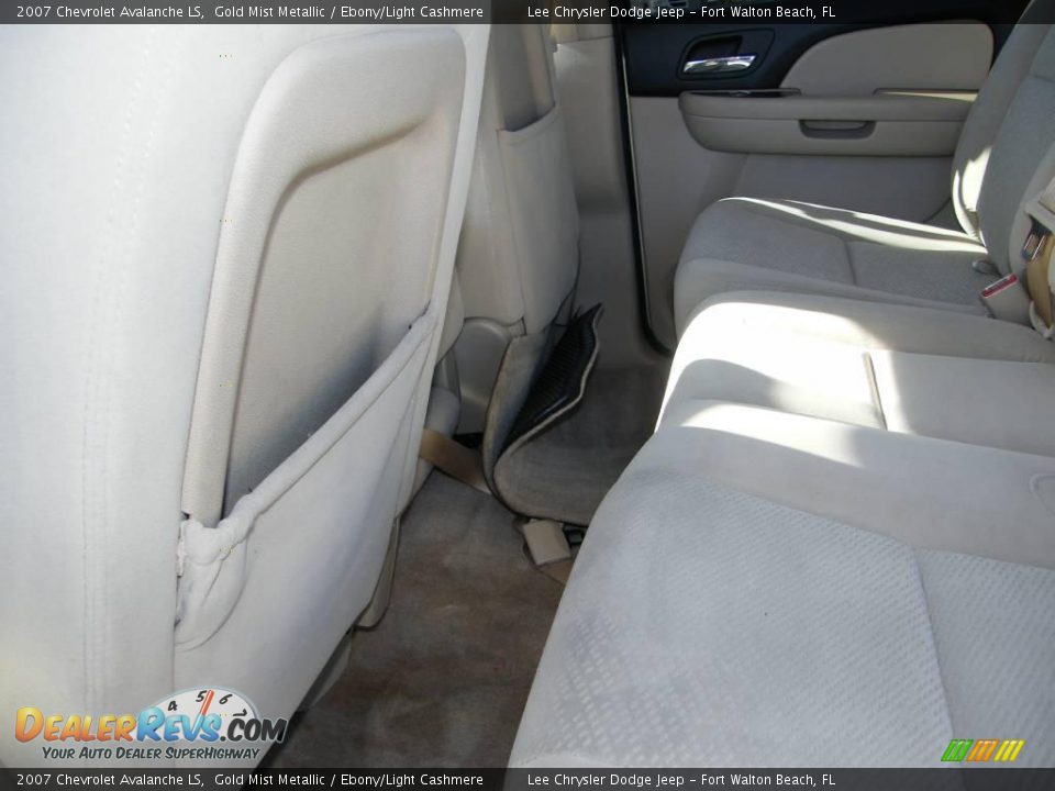 2007 Chevrolet Avalanche LS Gold Mist Metallic / Ebony/Light Cashmere Photo #21