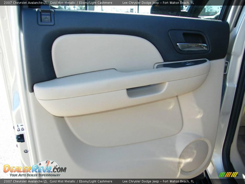2007 Chevrolet Avalanche LS Gold Mist Metallic / Ebony/Light Cashmere Photo #22