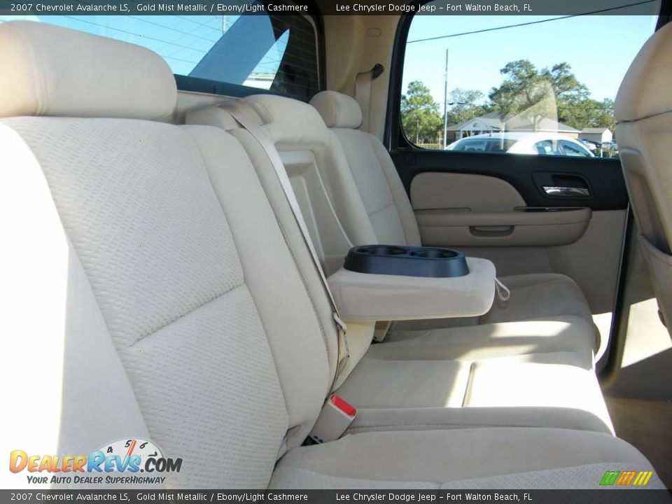 2007 Chevrolet Avalanche LS Gold Mist Metallic / Ebony/Light Cashmere Photo #25