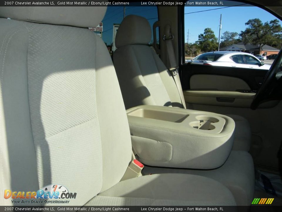2007 Chevrolet Avalanche LS Gold Mist Metallic / Ebony/Light Cashmere Photo #26