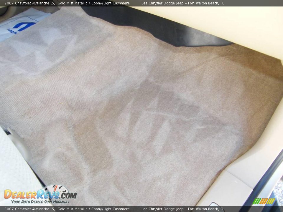 2007 Chevrolet Avalanche LS Gold Mist Metallic / Ebony/Light Cashmere Photo #27