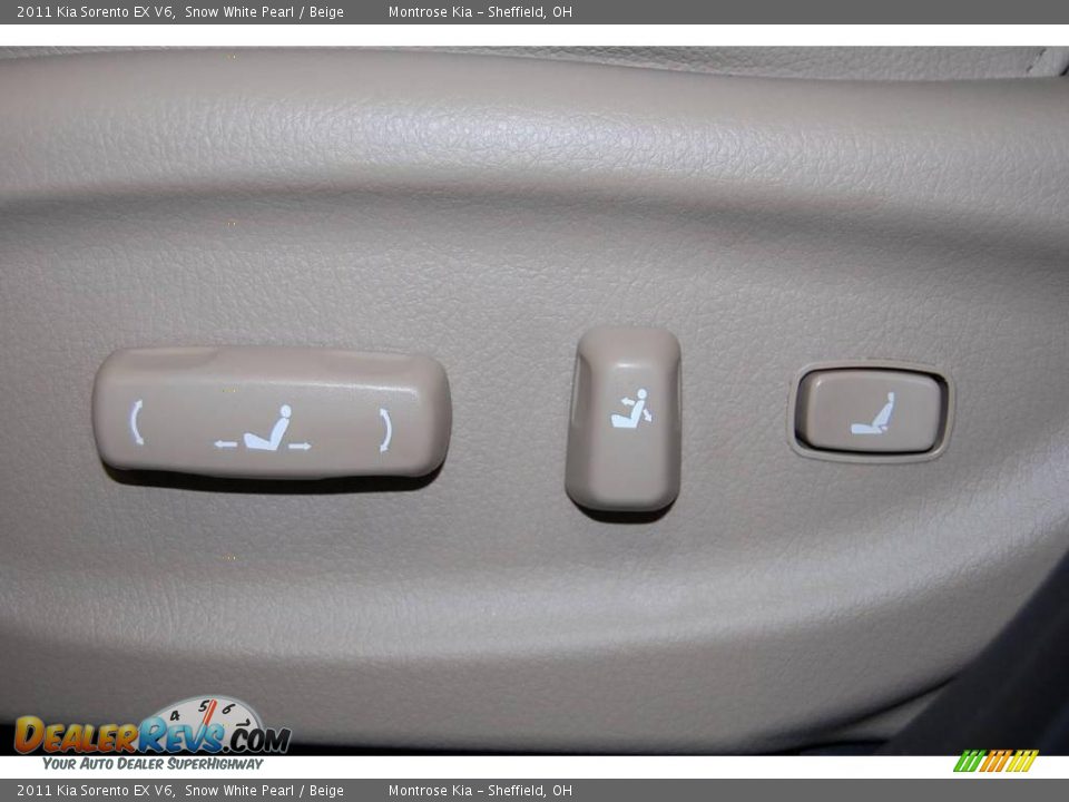 2011 Kia Sorento EX V6 Snow White Pearl / Beige Photo #16