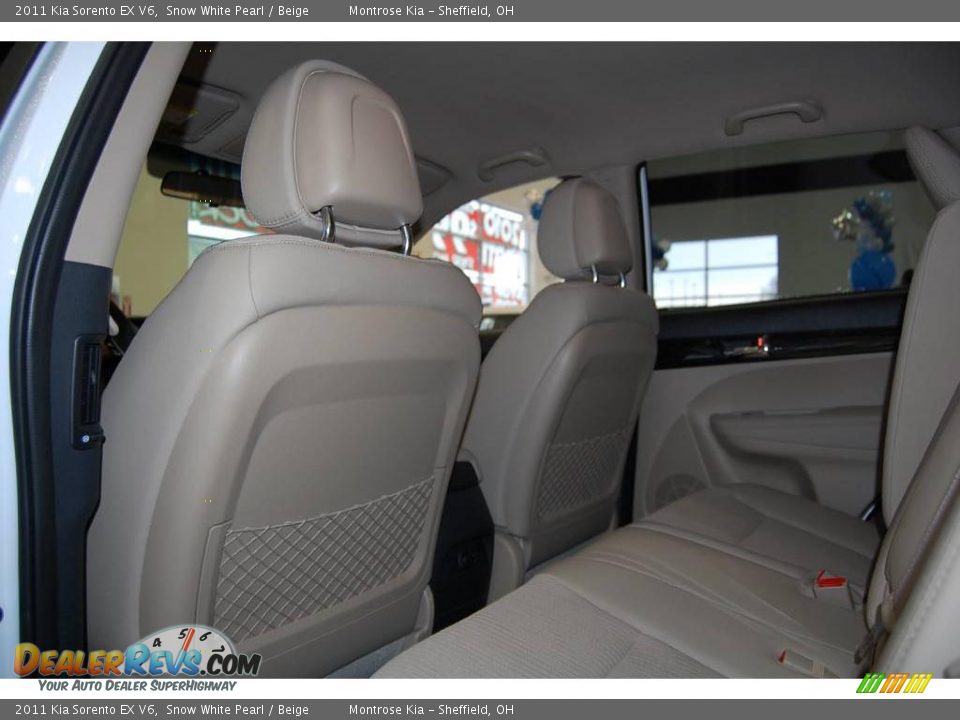 2011 Kia Sorento EX V6 Snow White Pearl / Beige Photo #17