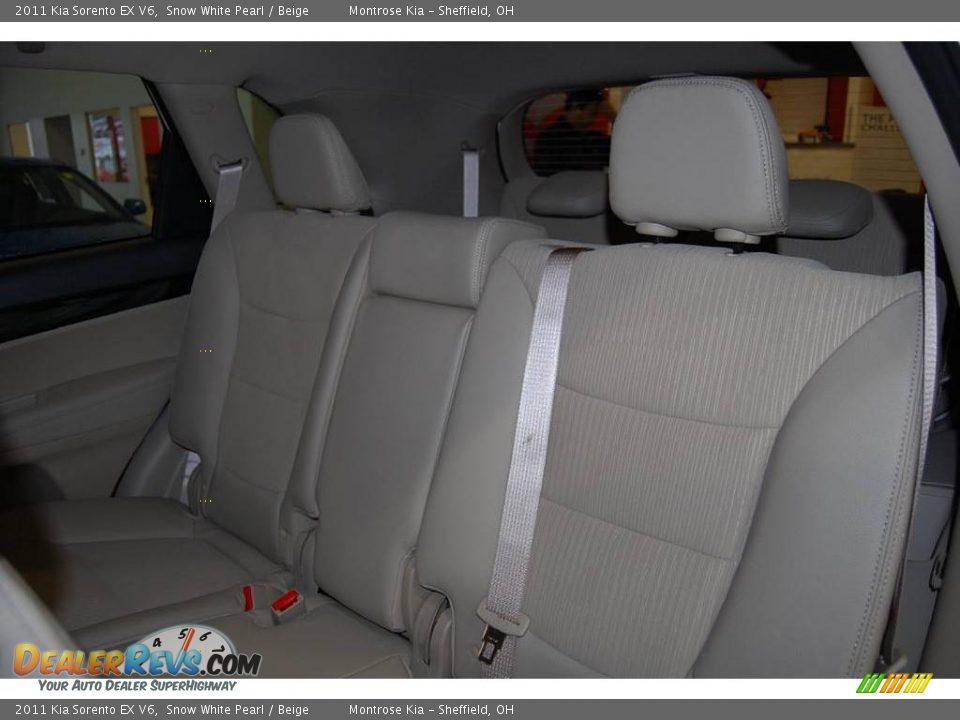 2011 Kia Sorento EX V6 Snow White Pearl / Beige Photo #18