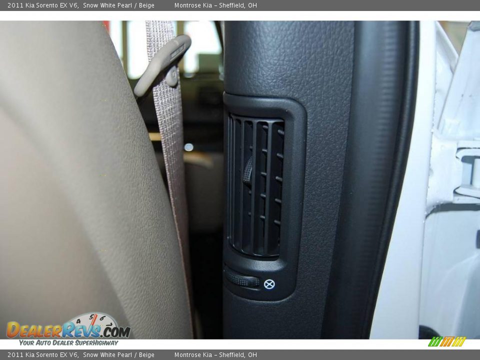 2011 Kia Sorento EX V6 Snow White Pearl / Beige Photo #24