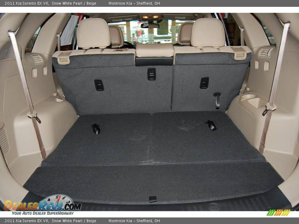 2011 Kia Sorento EX V6 Snow White Pearl / Beige Photo #30