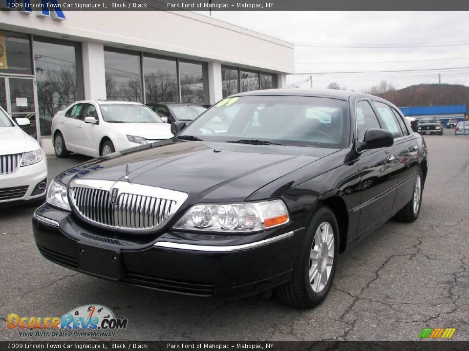 2009 Lincoln Town Car Signature L Black / Black Photo #2