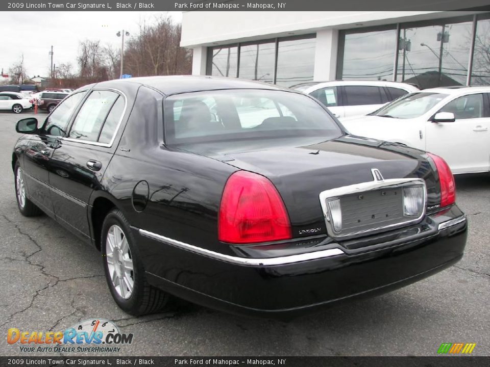 2009 Lincoln Town Car Signature L Black / Black Photo #3