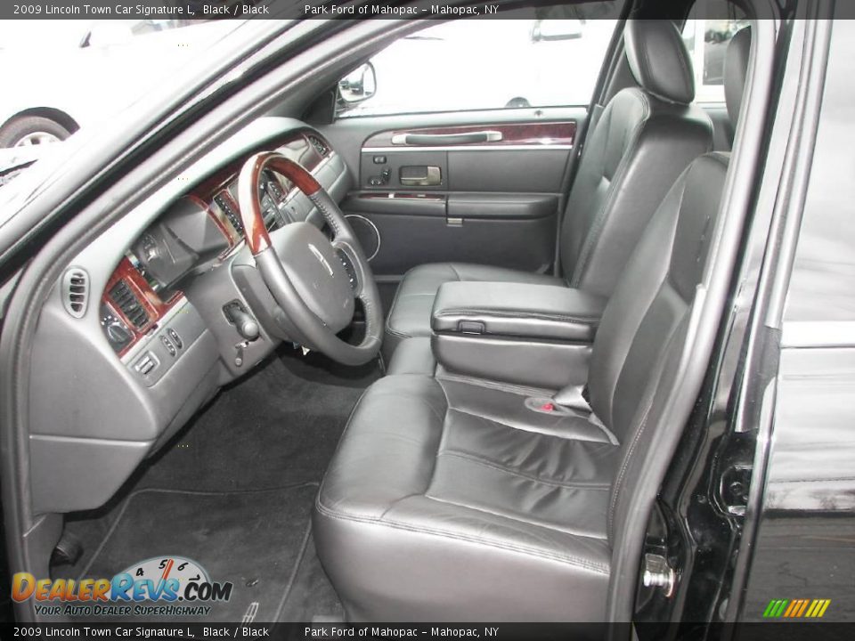 2009 Lincoln Town Car Signature L Black / Black Photo #5