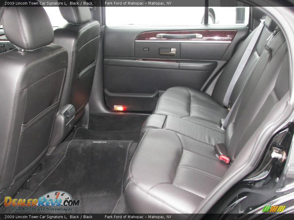 2009 Lincoln Town Car Signature L Black / Black Photo #6