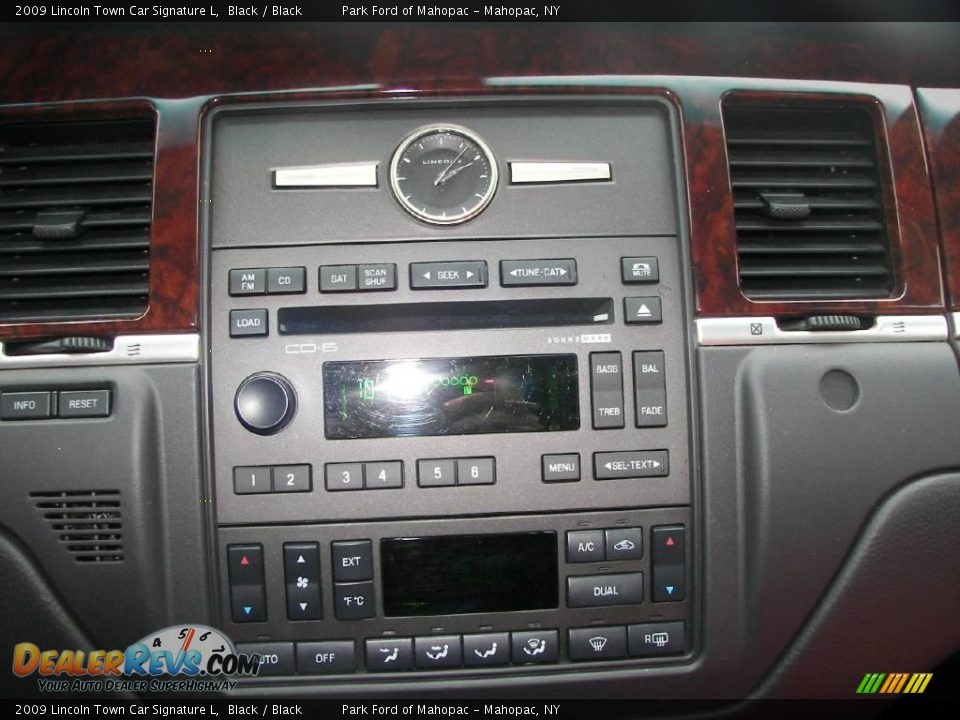 2009 Lincoln Town Car Signature L Black / Black Photo #14