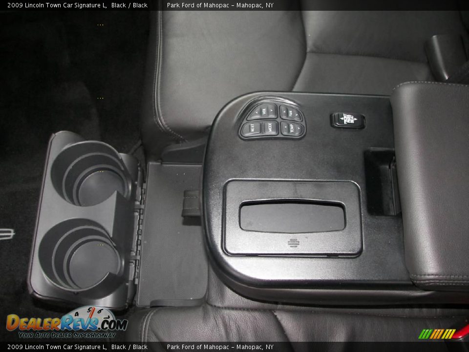 2009 Lincoln Town Car Signature L Black / Black Photo #18