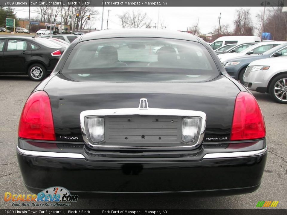 2009 Lincoln Town Car Signature L Black / Black Photo #21