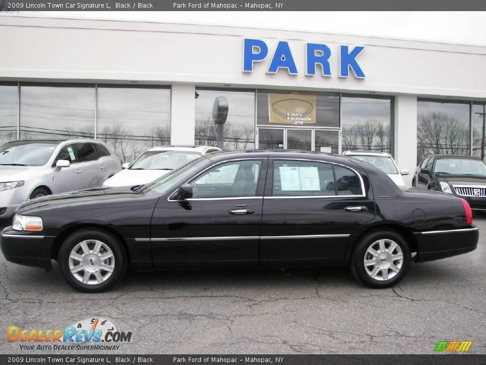 2009 Lincoln Town Car Signature L Black / Black Photo #22