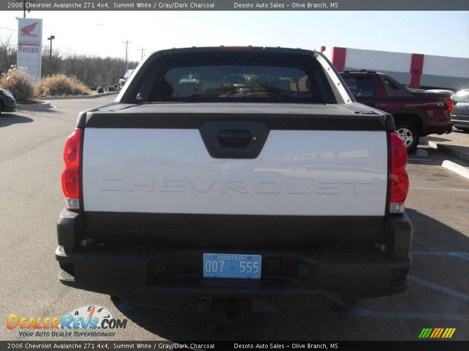 2006 Chevrolet Avalanche Z71 4x4 Summit White / Gray/Dark Charcoal Photo #7