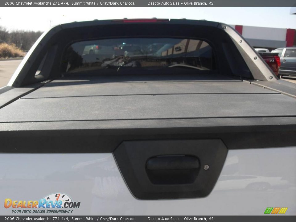 2006 Chevrolet Avalanche Z71 4x4 Summit White / Gray/Dark Charcoal Photo #9