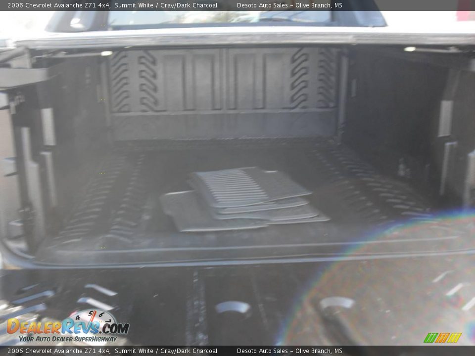 2006 Chevrolet Avalanche Z71 4x4 Summit White / Gray/Dark Charcoal Photo #10