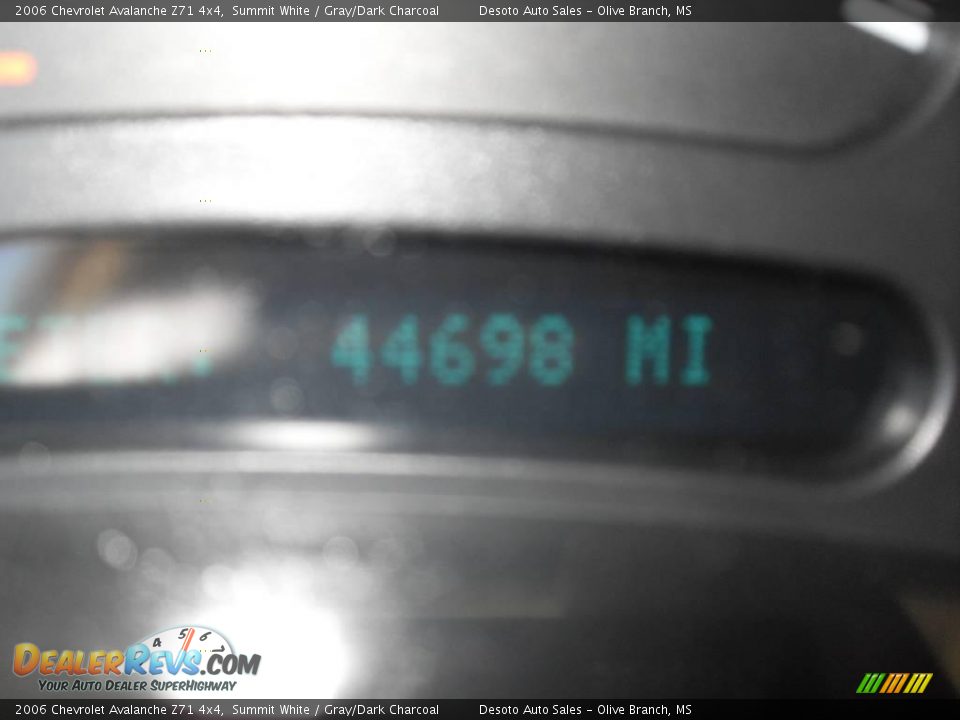 2006 Chevrolet Avalanche Z71 4x4 Summit White / Gray/Dark Charcoal Photo #11