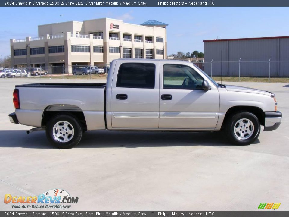 2004 Chevrolet Silverado 1500 LS Crew Cab Silver Birch Metallic / Medium Gray Photo #2