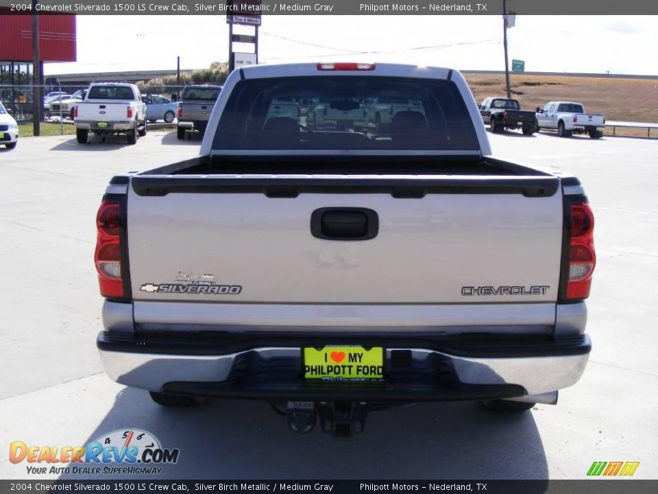 2004 Chevrolet Silverado 1500 LS Crew Cab Silver Birch Metallic / Medium Gray Photo #4