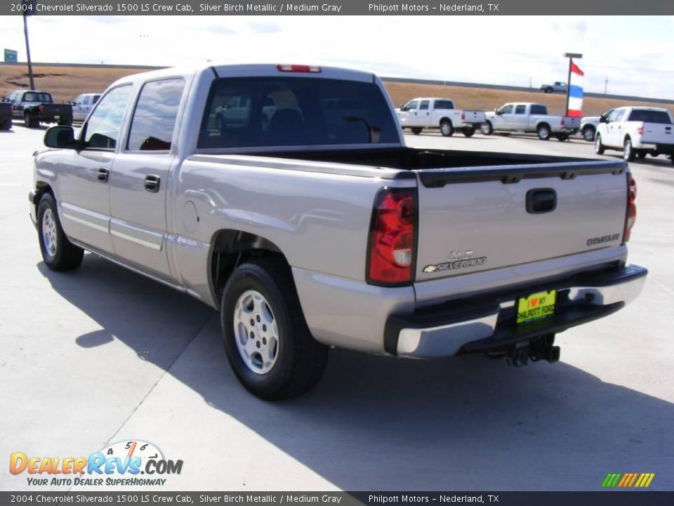 2004 Chevrolet Silverado 1500 LS Crew Cab Silver Birch Metallic / Medium Gray Photo #5
