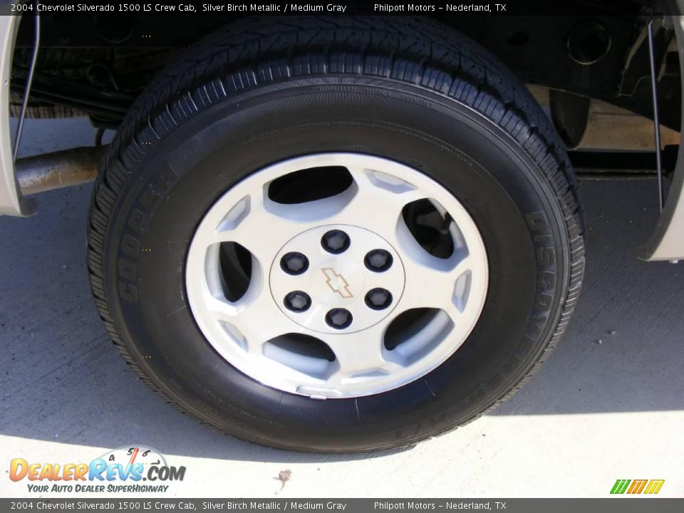 2004 Chevrolet Silverado 1500 LS Crew Cab Silver Birch Metallic / Medium Gray Photo #16