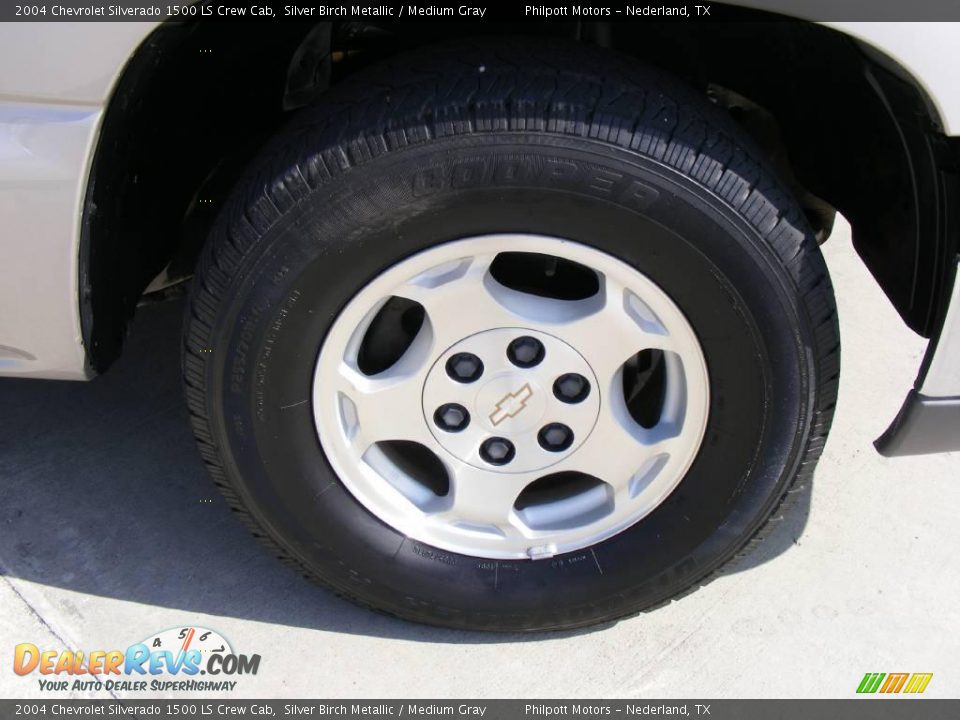 2004 Chevrolet Silverado 1500 LS Crew Cab Silver Birch Metallic / Medium Gray Photo #17