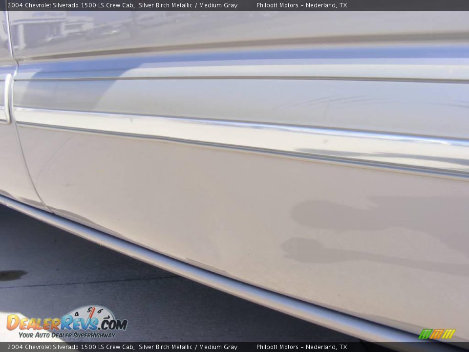 2004 Chevrolet Silverado 1500 LS Crew Cab Silver Birch Metallic / Medium Gray Photo #18