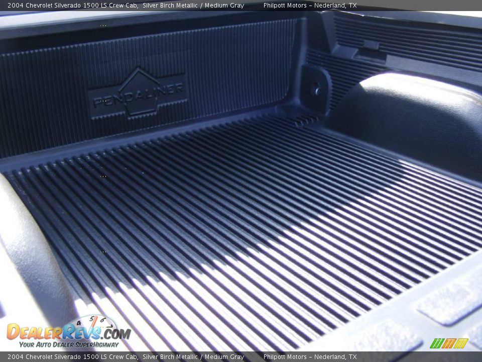 2004 Chevrolet Silverado 1500 LS Crew Cab Silver Birch Metallic / Medium Gray Photo #21