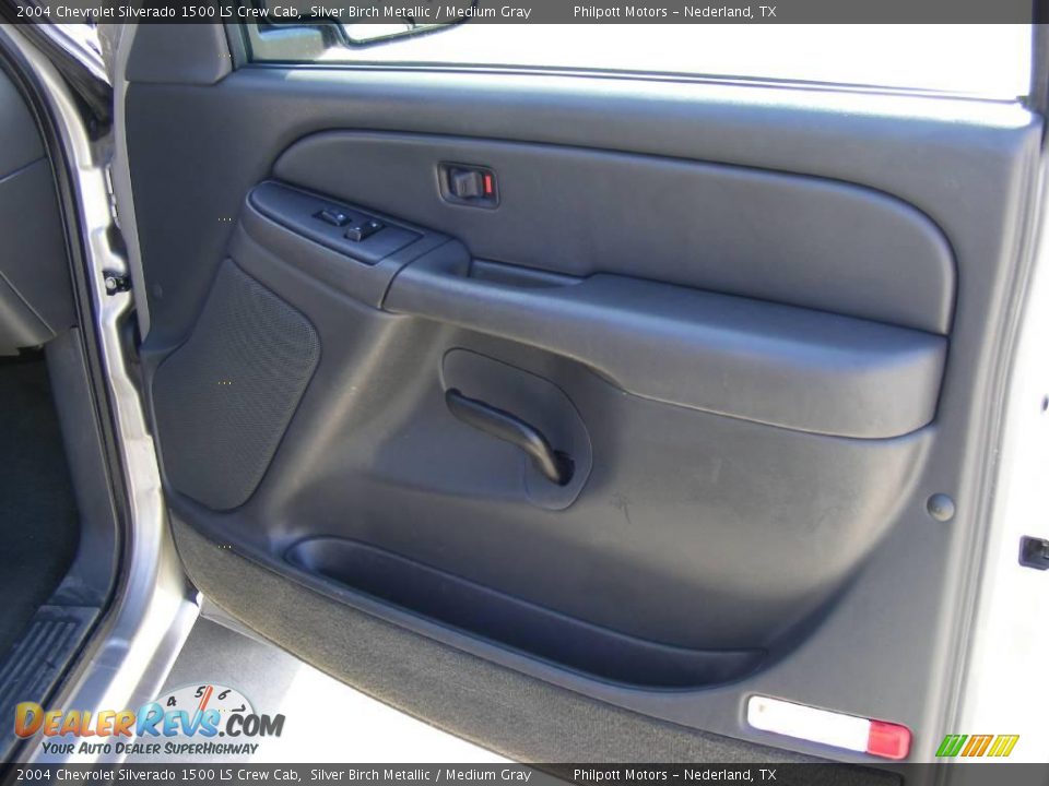 2004 Chevrolet Silverado 1500 LS Crew Cab Silver Birch Metallic / Medium Gray Photo #24