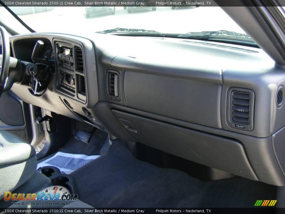 2004 Chevrolet Silverado 1500 LS Crew Cab Silver Birch Metallic / Medium Gray Photo #25
