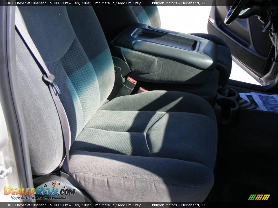 2004 Chevrolet Silverado 1500 LS Crew Cab Silver Birch Metallic / Medium Gray Photo #26