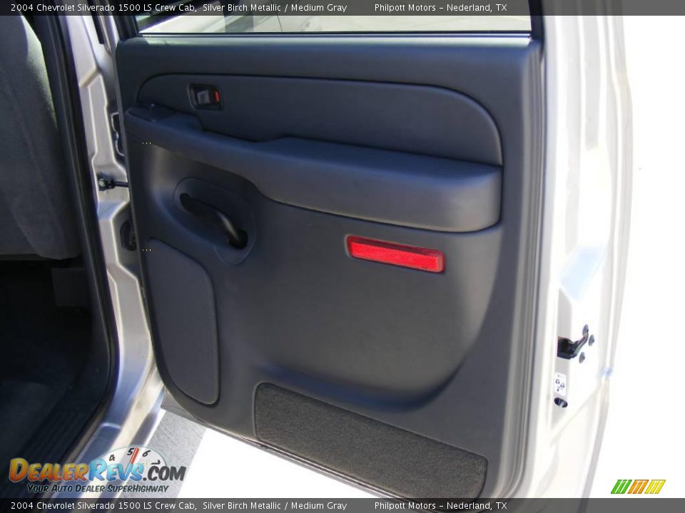 2004 Chevrolet Silverado 1500 LS Crew Cab Silver Birch Metallic / Medium Gray Photo #27